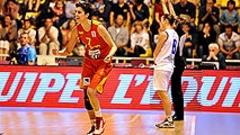 italia dobla la rodilla ante las chicas de españa